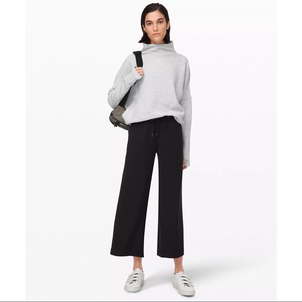 NWOT lululemon On The Fly Wide-Leg 7/8 Pant Woven